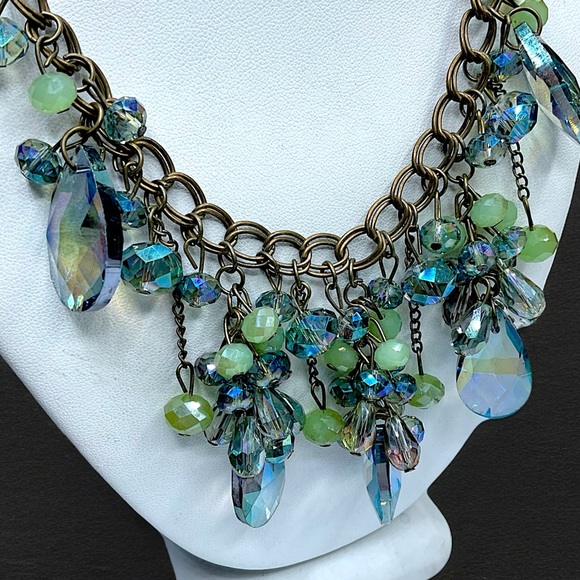 🌺 Genuine Crystal Necklace - Picture 5 of 10